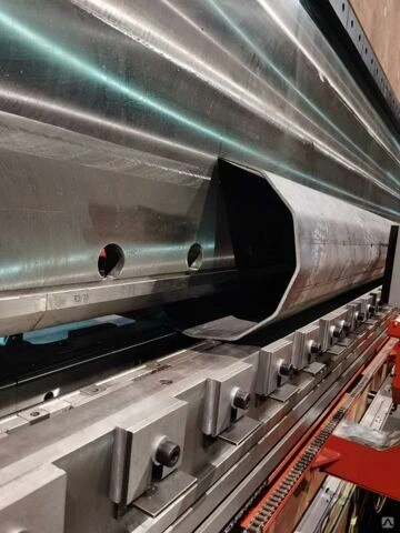 Arc bending for lamp pole