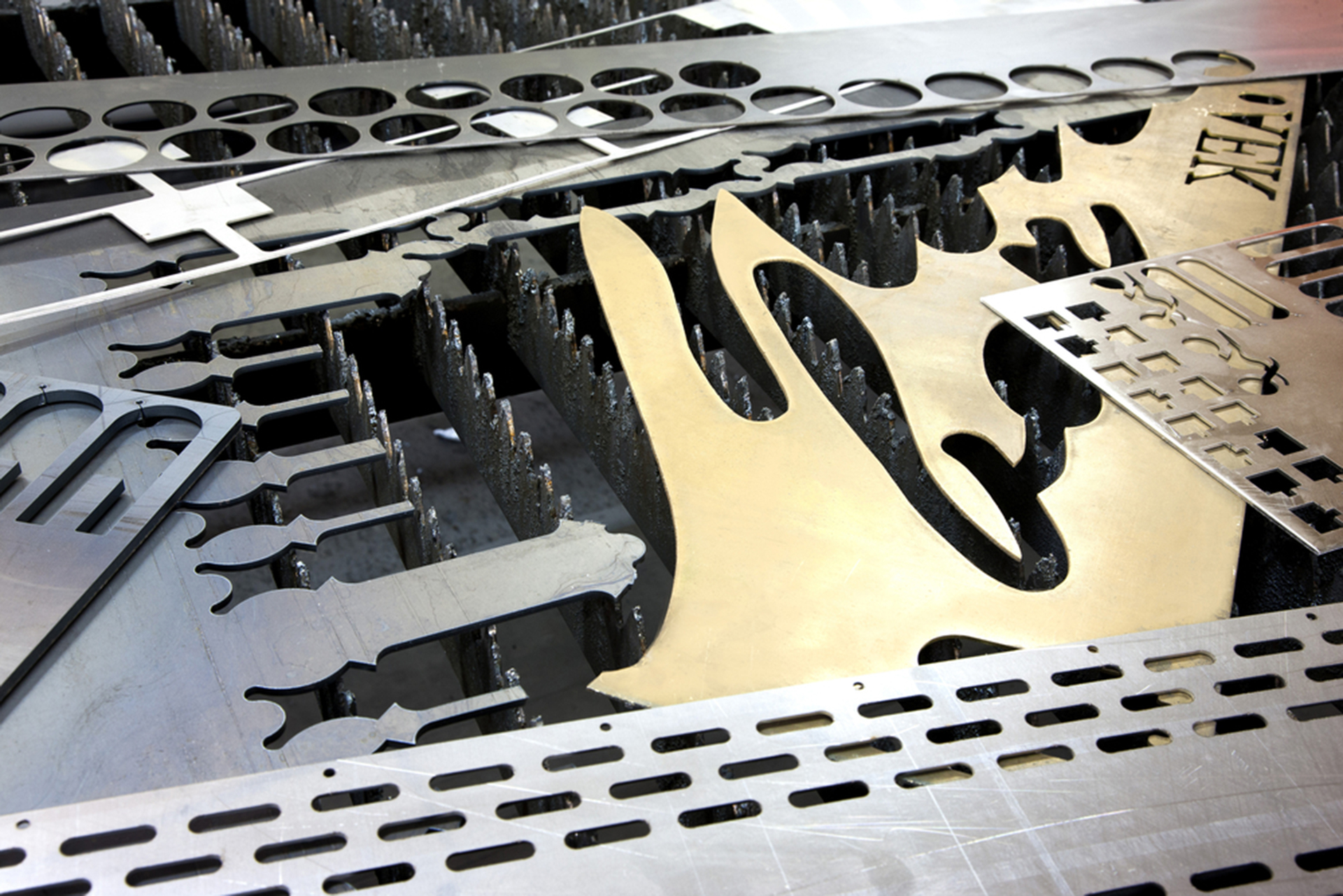 What can you cut with a1000w fiber laser cutting machine?